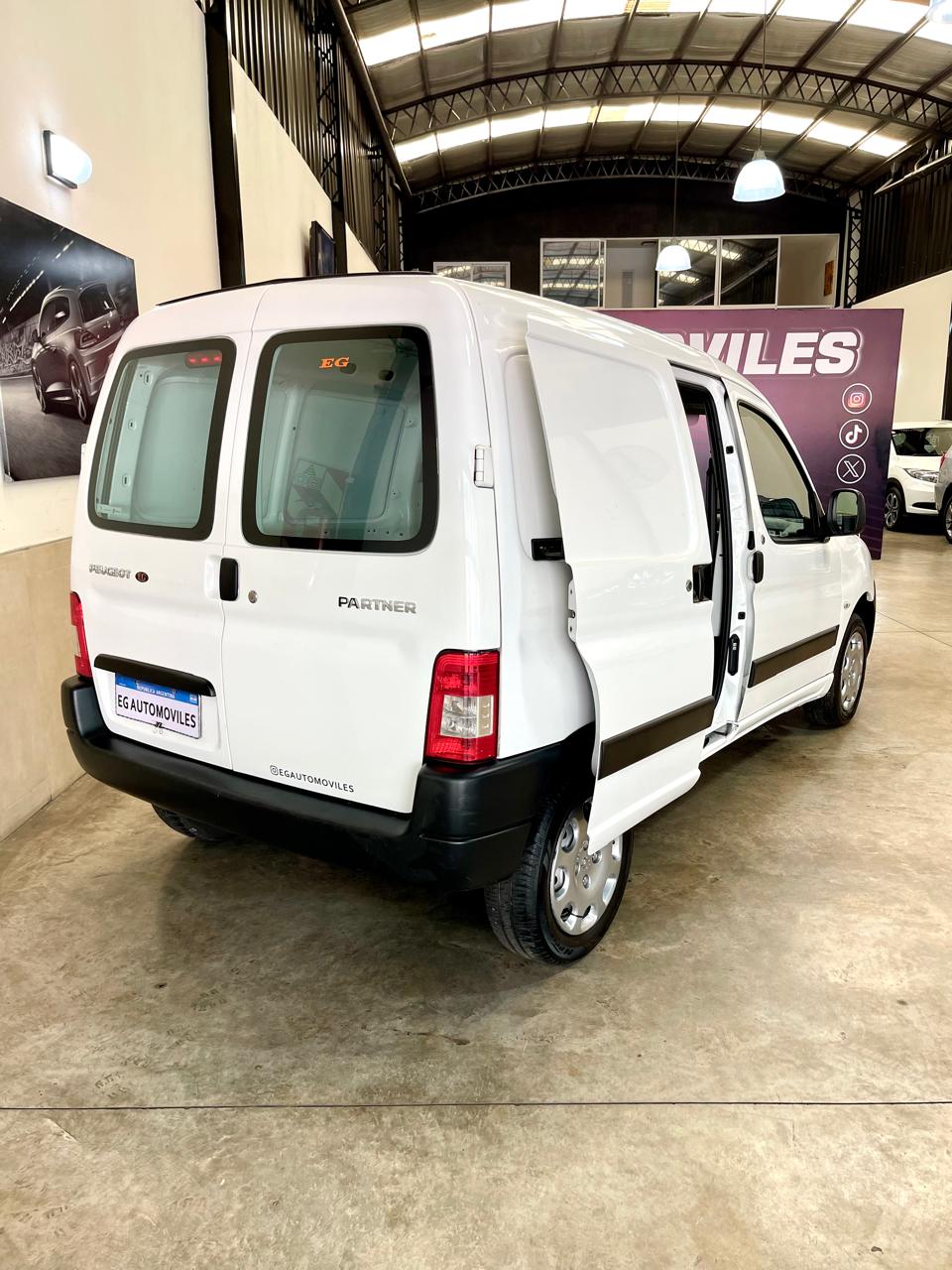 Mira esta publicación de Peugeot Partner 2021 en Motordil