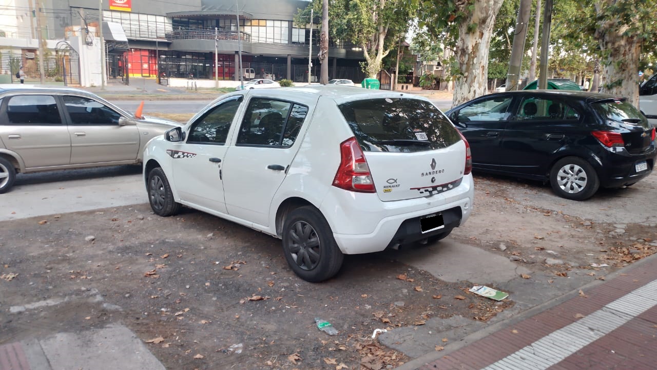 Mira esta publicación de Renault Sandero 2012 en Motordil