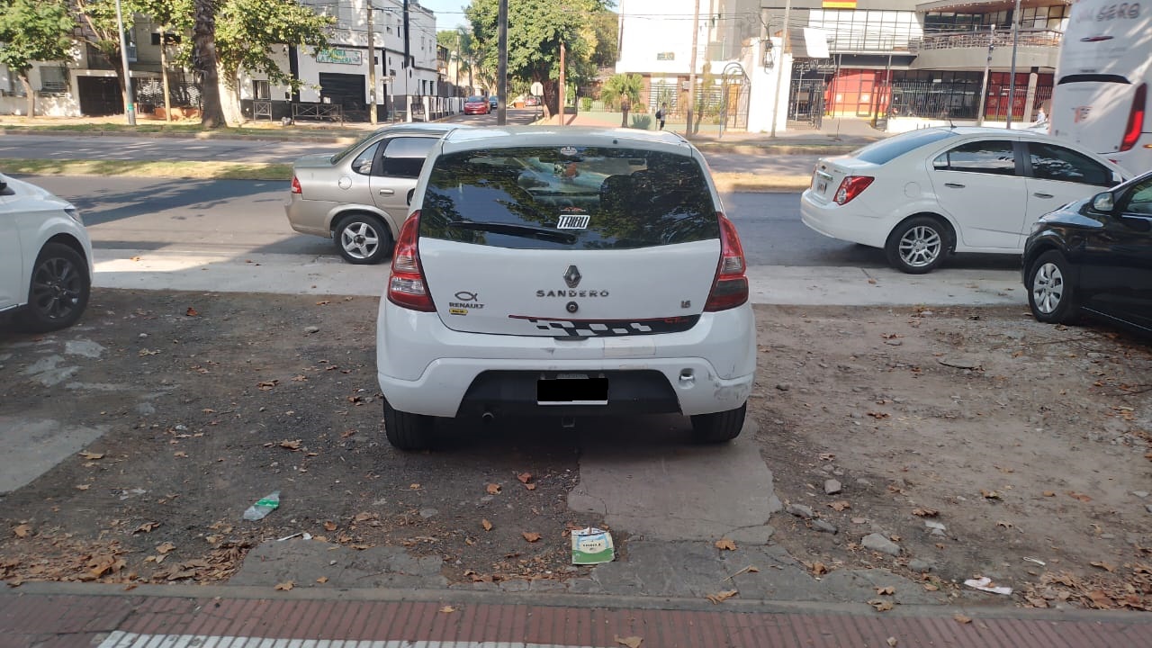 Mira esta publicación de Renault Sandero 2012 en Motordil