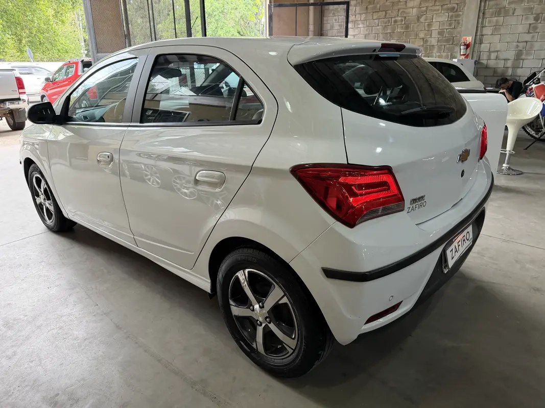 Mira esta publicación de Chevrolet Onix 2018 en Motordil