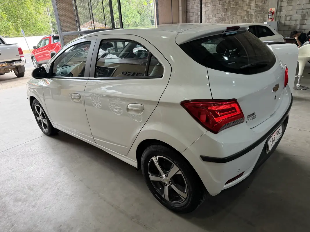 Mira esta publicación de Chevrolet Onix 2018 en Motordil