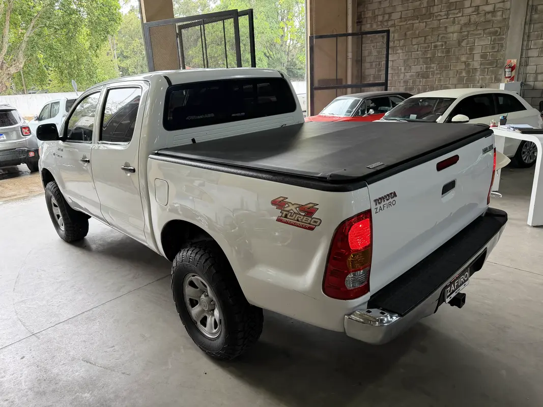 Mira esta publicación de Toyota Hilux 2008 en Motordil