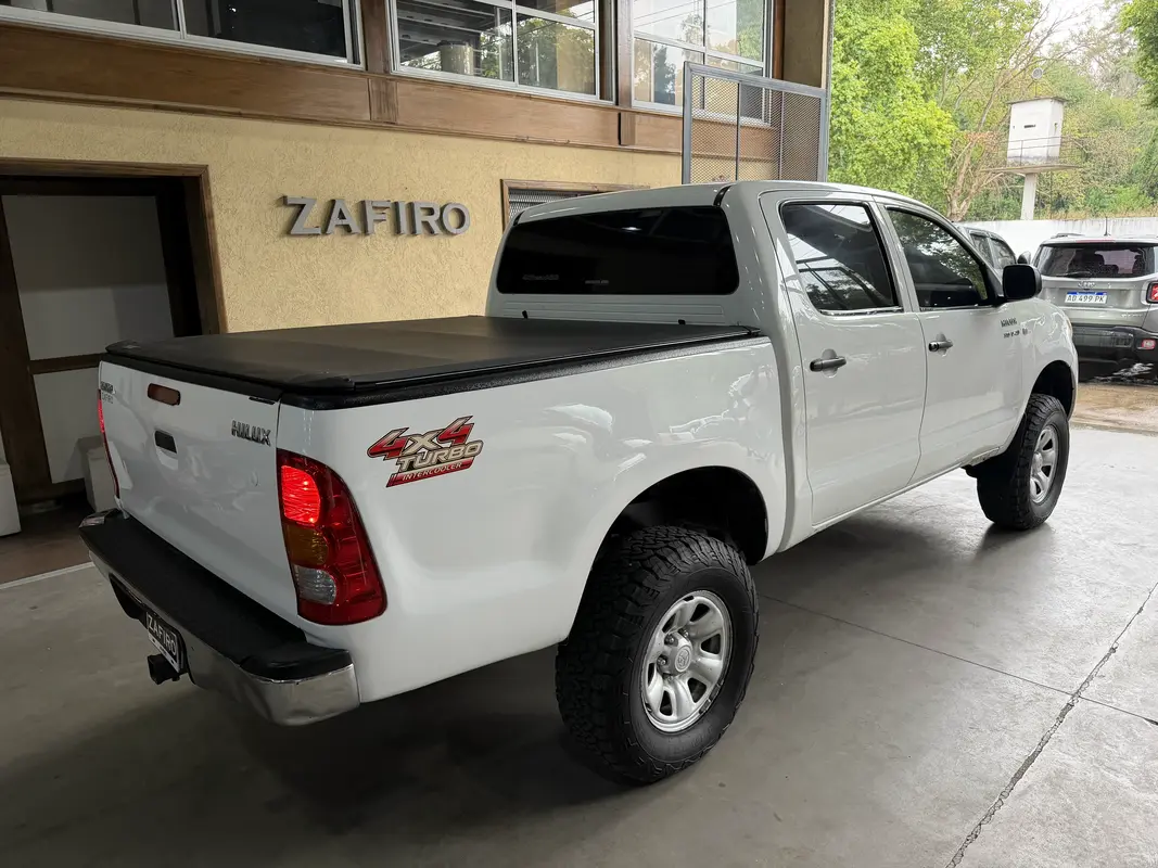 Mira esta publicación de Toyota Hilux 2008 en Motordil