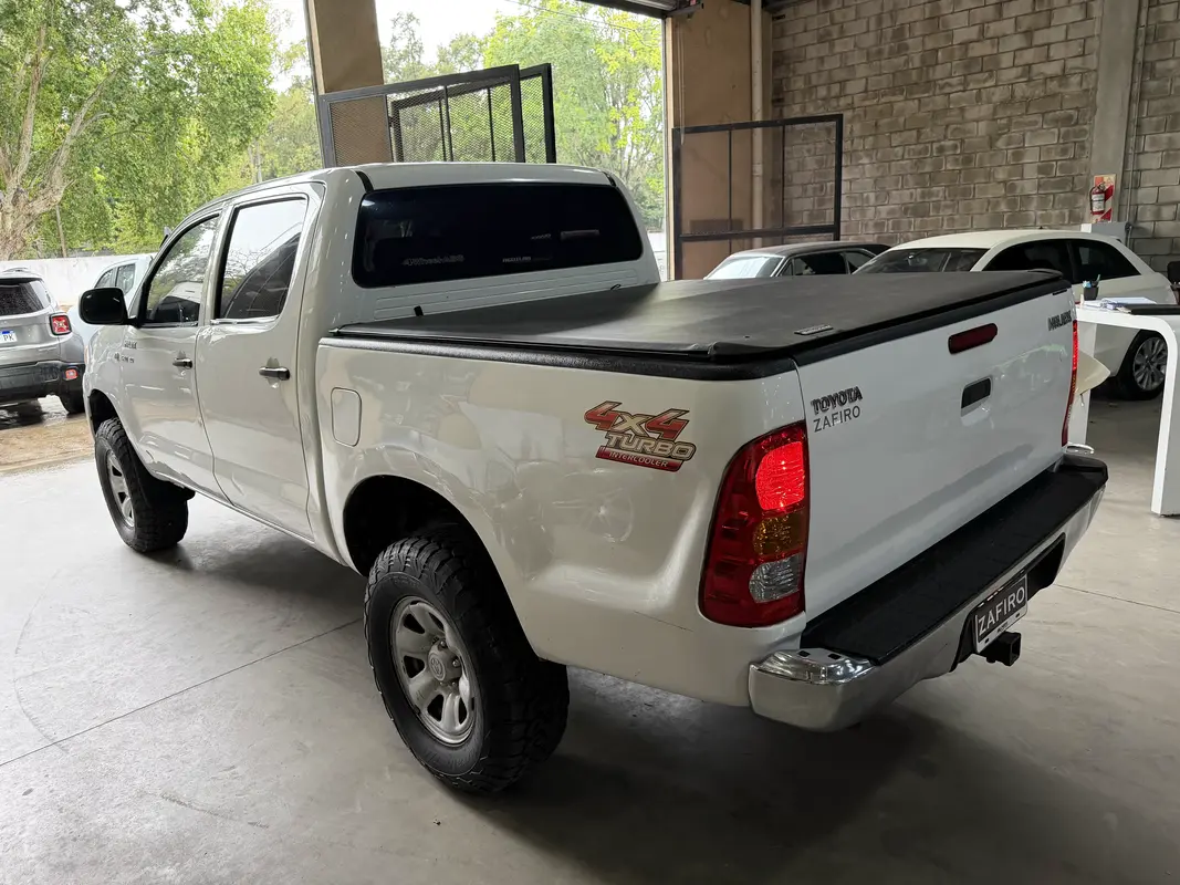 Mira esta publicación de Toyota Hilux 2008 en Motordil