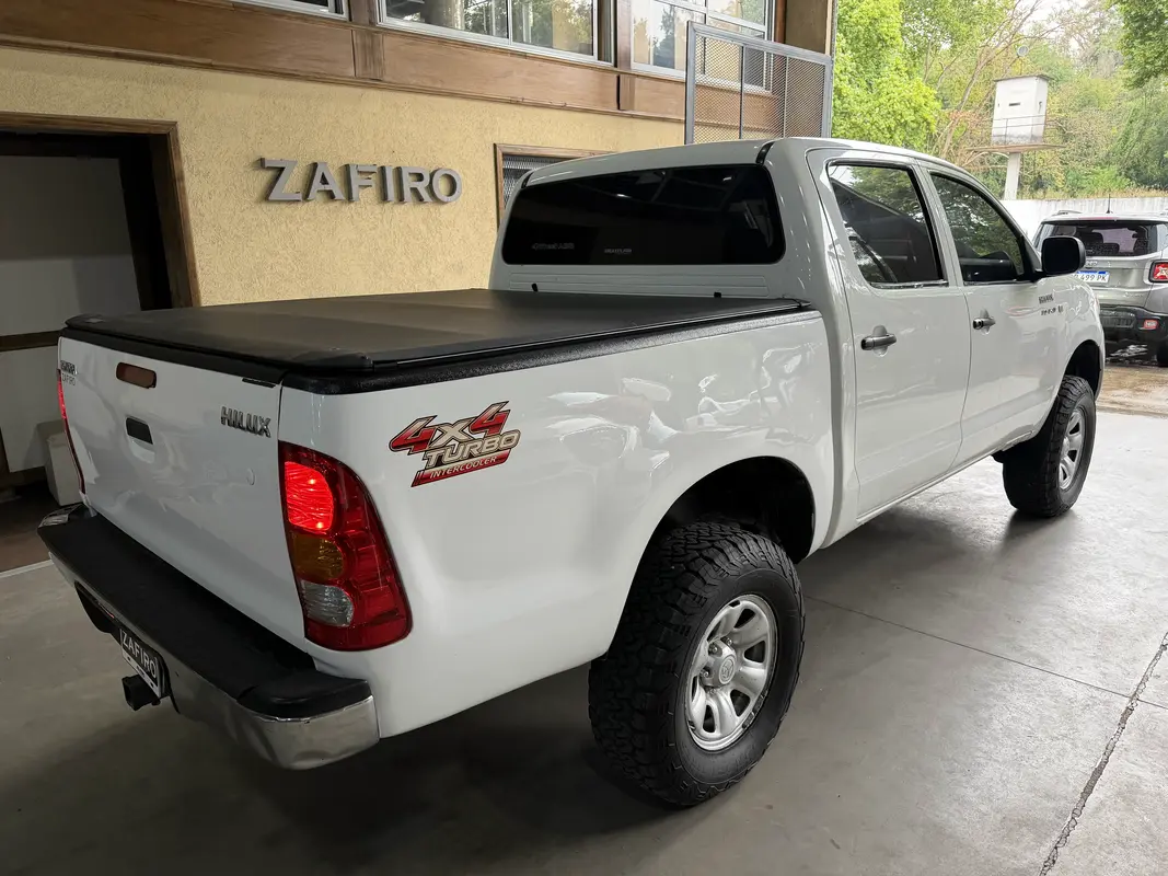 Mira esta publicación de Toyota Hilux 2008 en Motordil