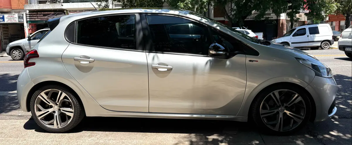 Mira esta publicación de Peugeot 208 2017 en Motordil