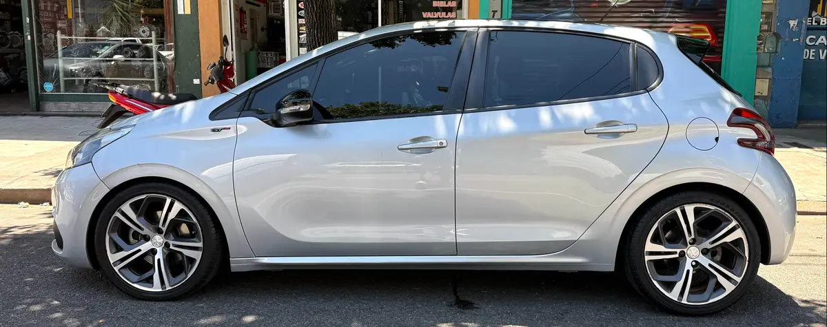 Mira esta publicación de Peugeot 208 2017 en Motordil