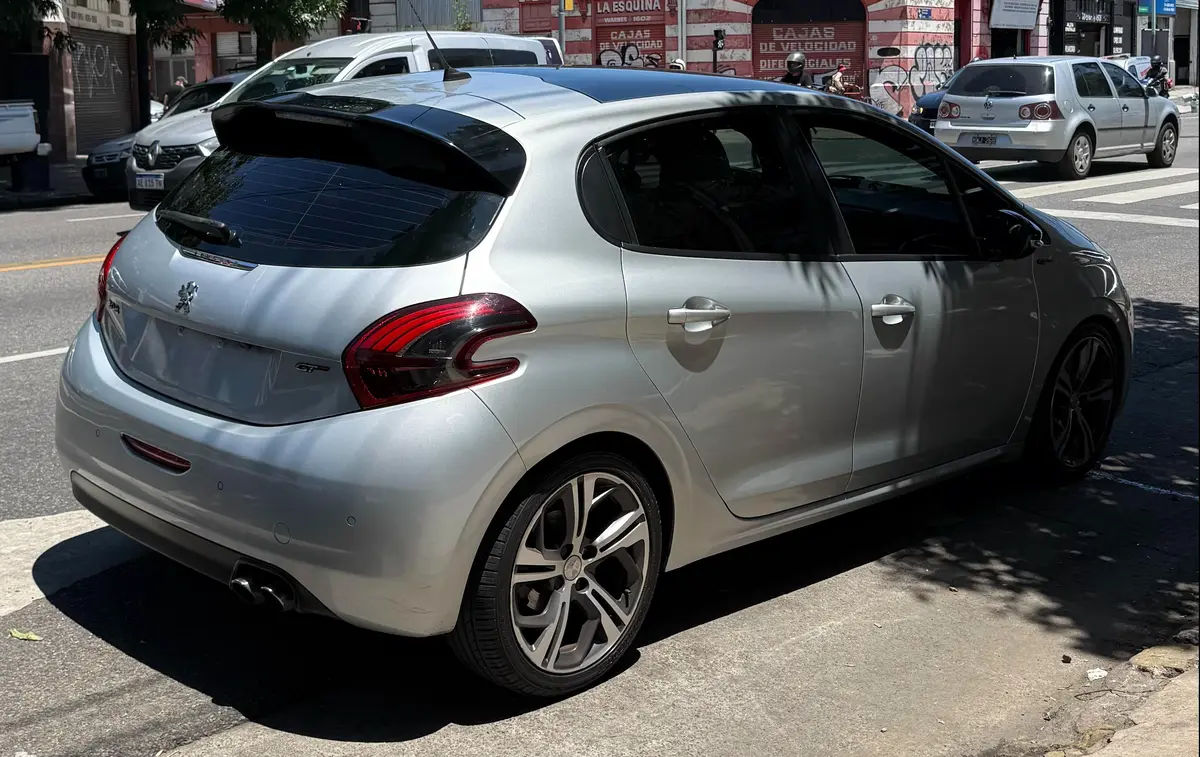 Mira esta publicación de Peugeot 208 2017 en Motordil