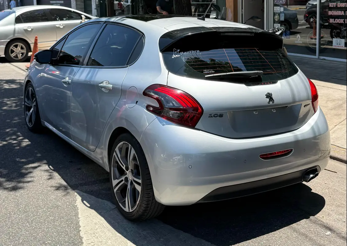 Mira esta publicación de Peugeot 208 2017 en Motordil