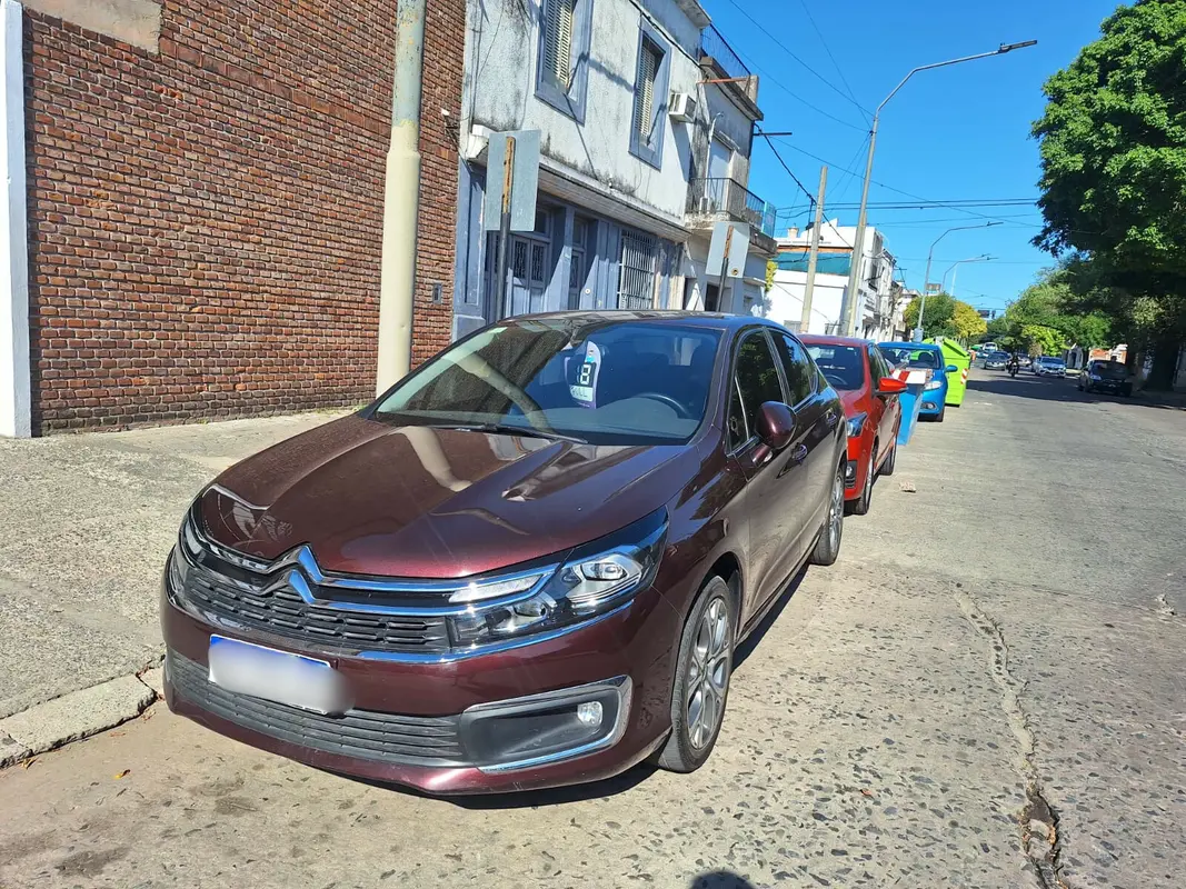 Mira esta publicación de Citroen C 4 Lounge 2018 en Motordil
