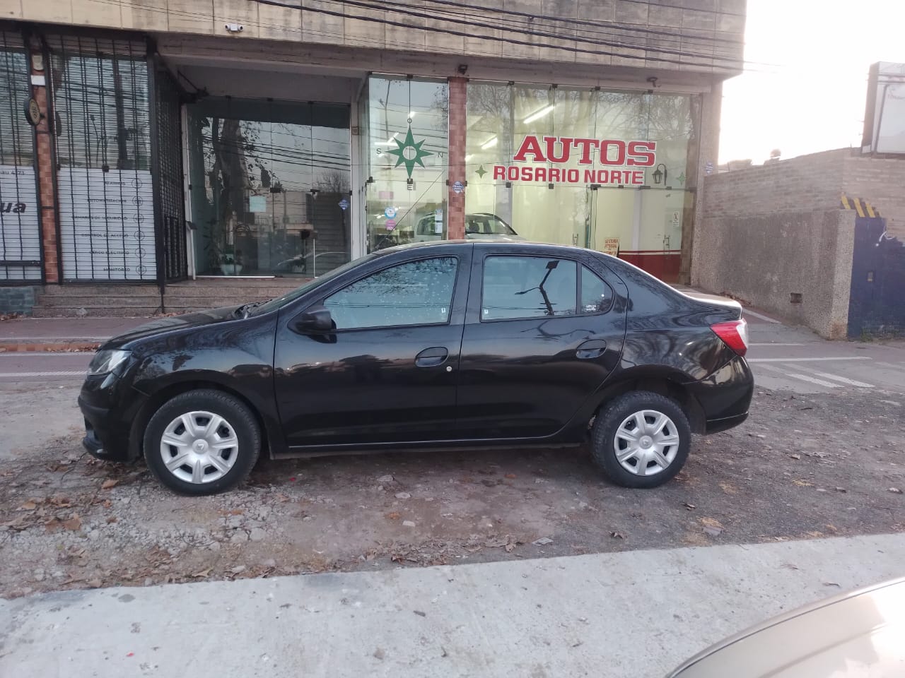Mira esta publicación de Renault Logan 2015 en Motordil