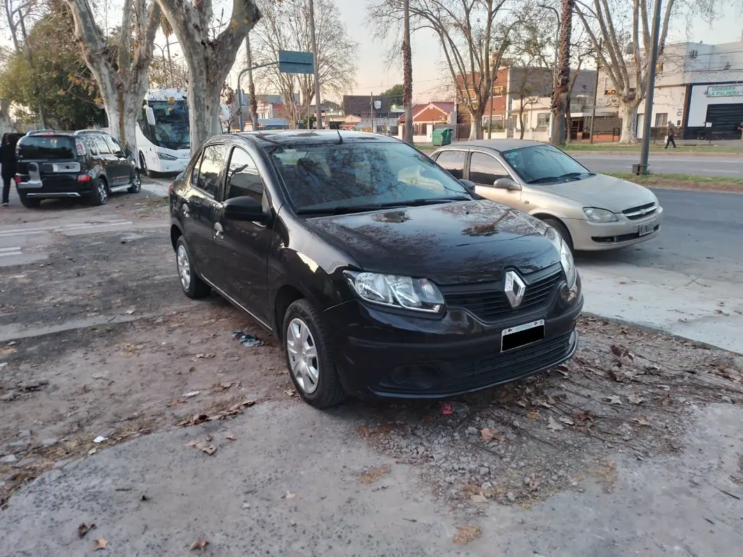 Mira esta publicación de Renault Logan 2015 en Motordil