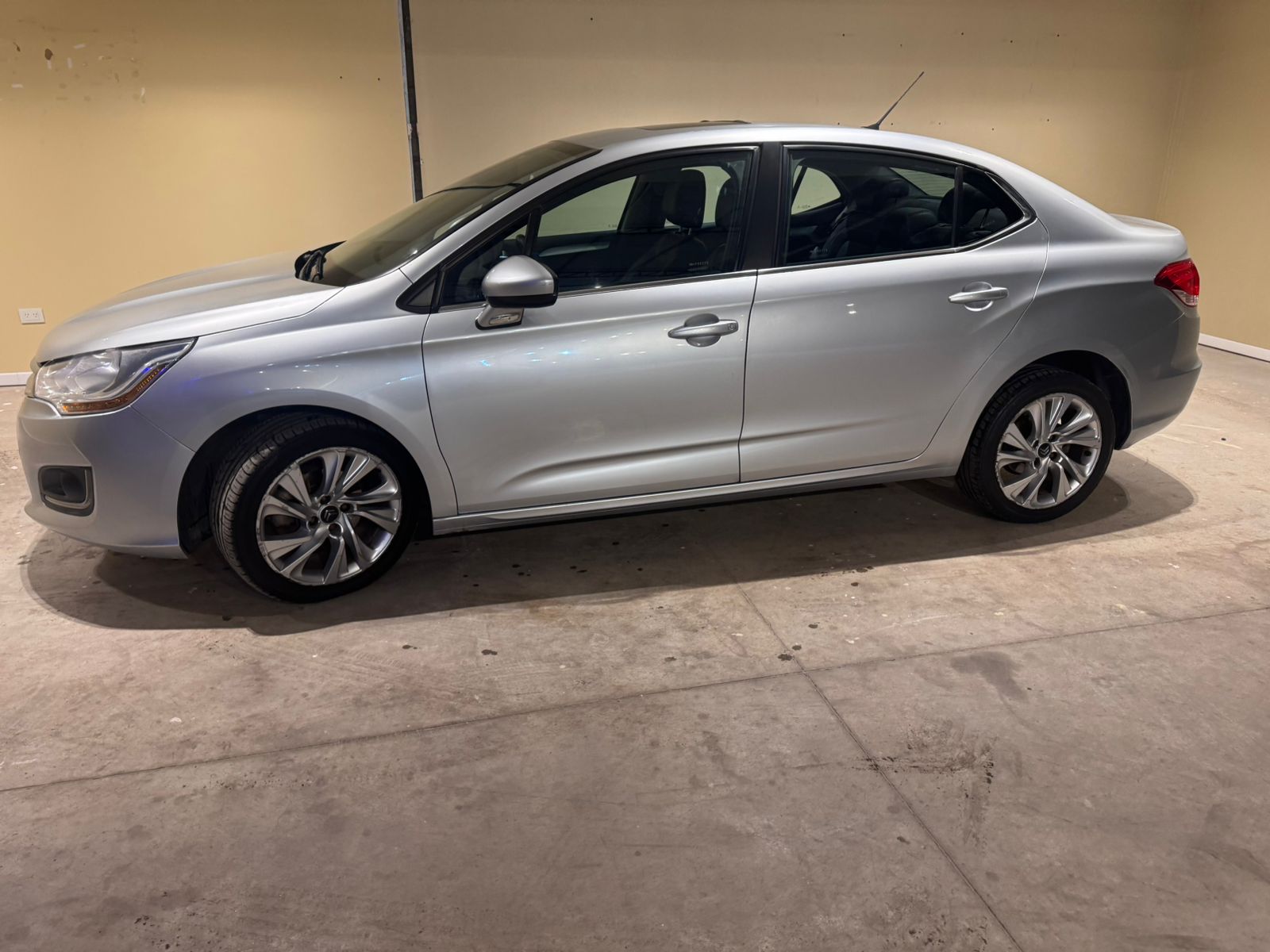 Mira esta publicación de Citroen C 4 Lounge 2015 en Motordil