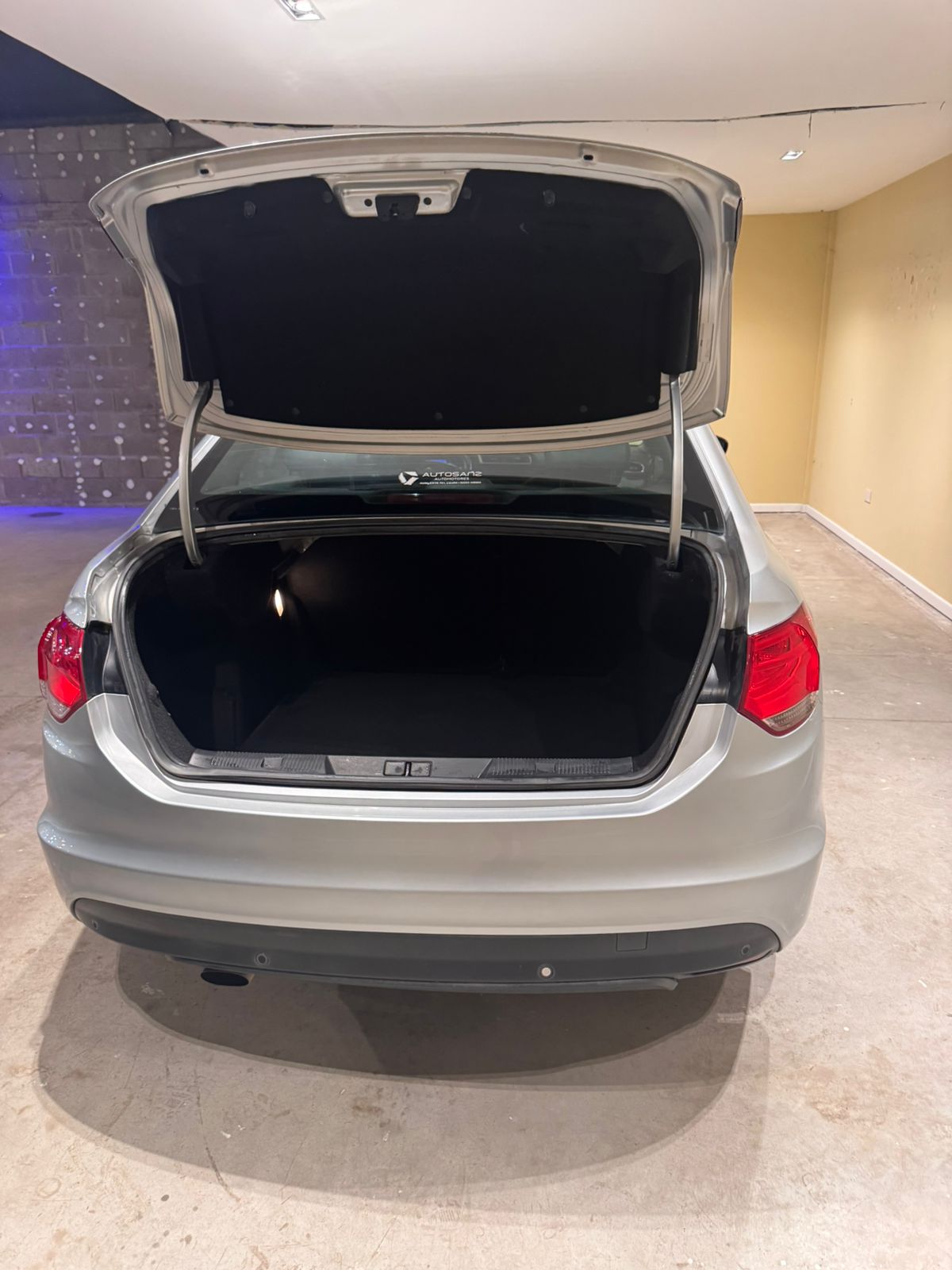 Mira esta publicación de Citroen C 4 Lounge 2015 en Motordil