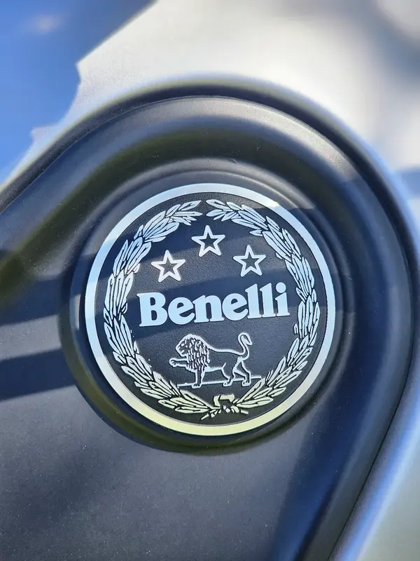 Mira esta publicación de Benelli Leoncino 500 2020 en Motordil