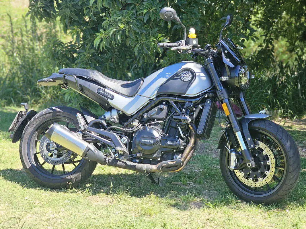Mira esta publicación de Benelli Leoncino 500 2020 en Motordil
