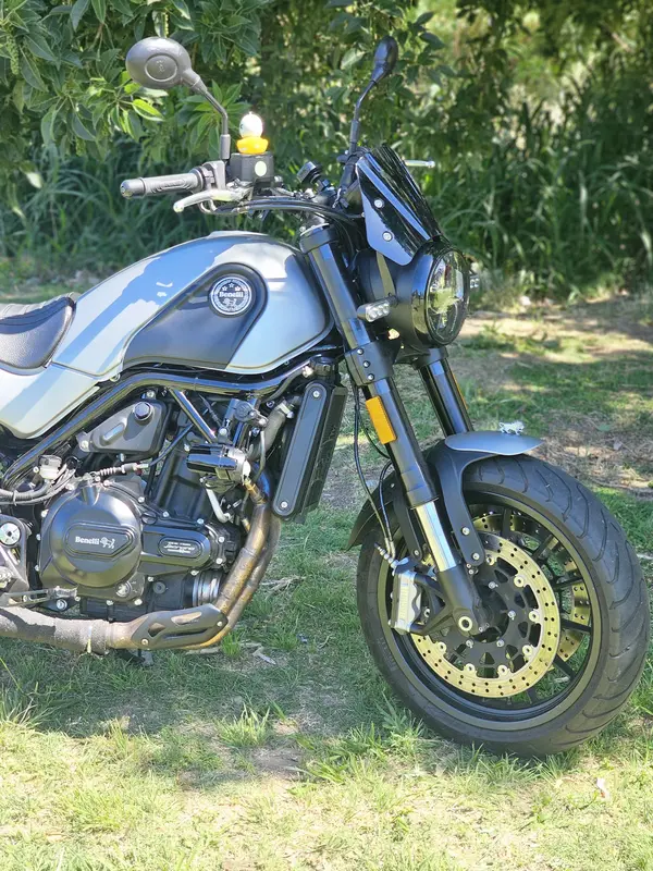 Mira esta publicación de Benelli Leoncino 500 2020 en Motordil