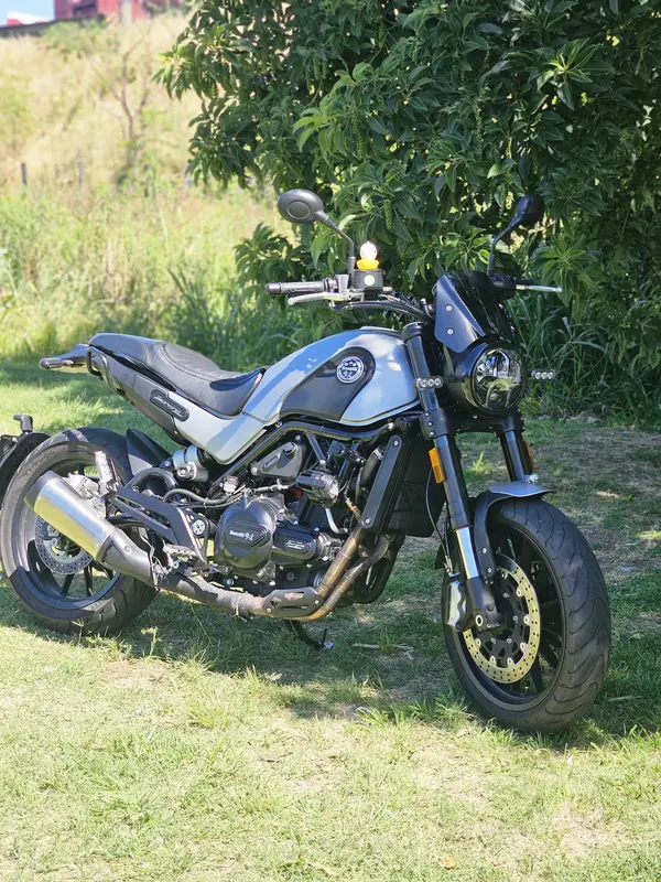 Mira esta publicación de Benelli Leoncino 500 2020 en Motordil