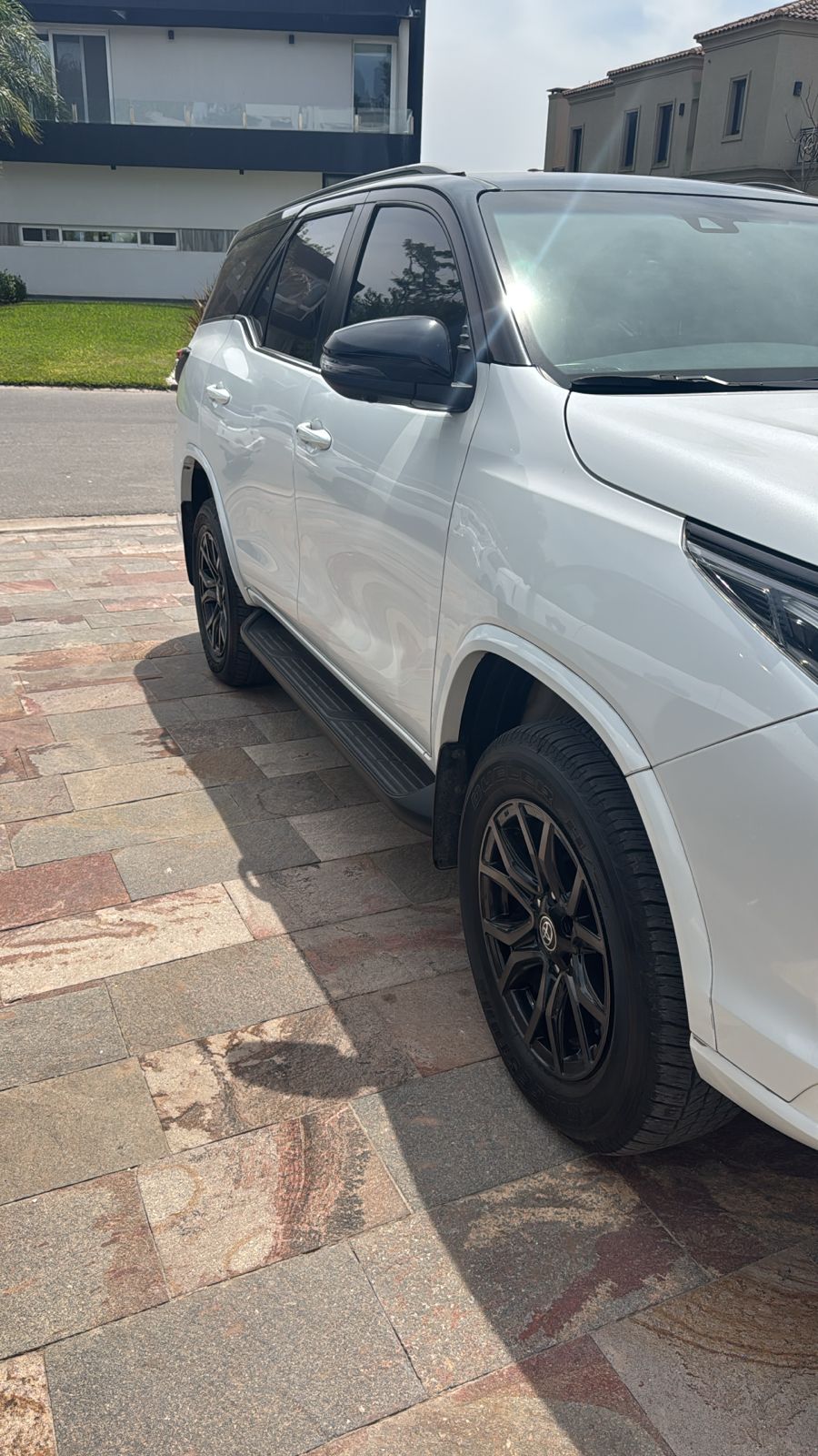 Mira esta publicación de Toyota SW4 2023 en Motordil