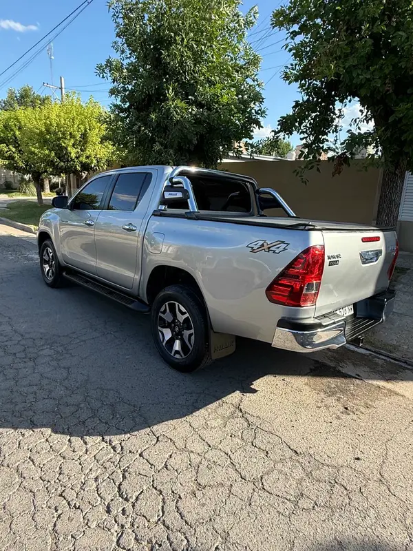Mira esta publicación de Toyota Hilux 2020 en Motordil