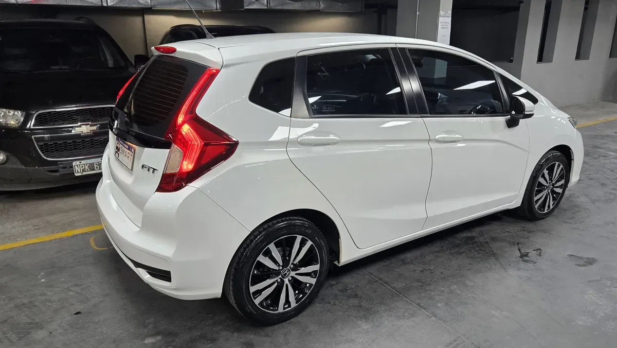Mira esta publicación de Honda FIT 2020 en Motordil
