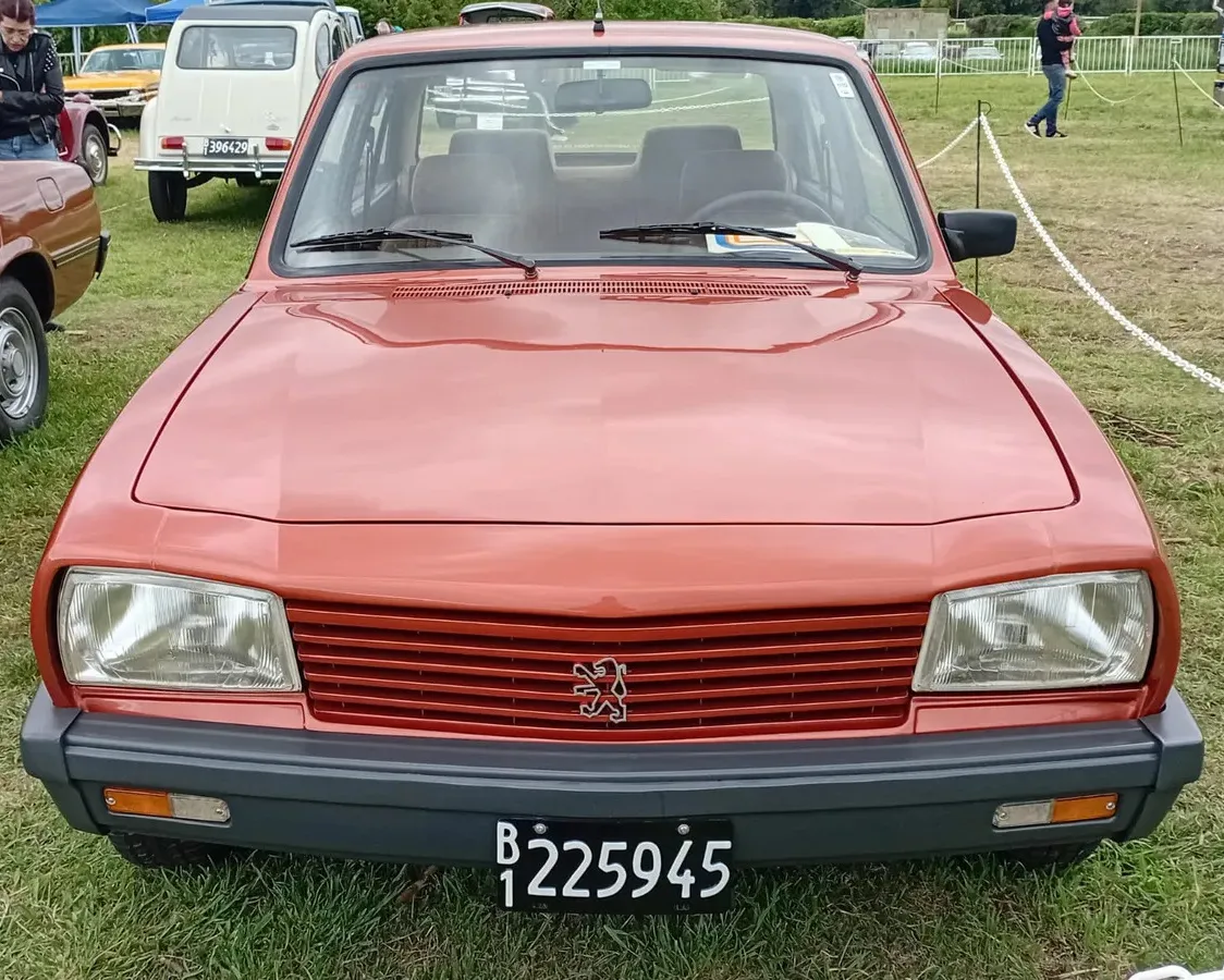 Mira esta publicación de Peugeot 504 1984 en Motordil