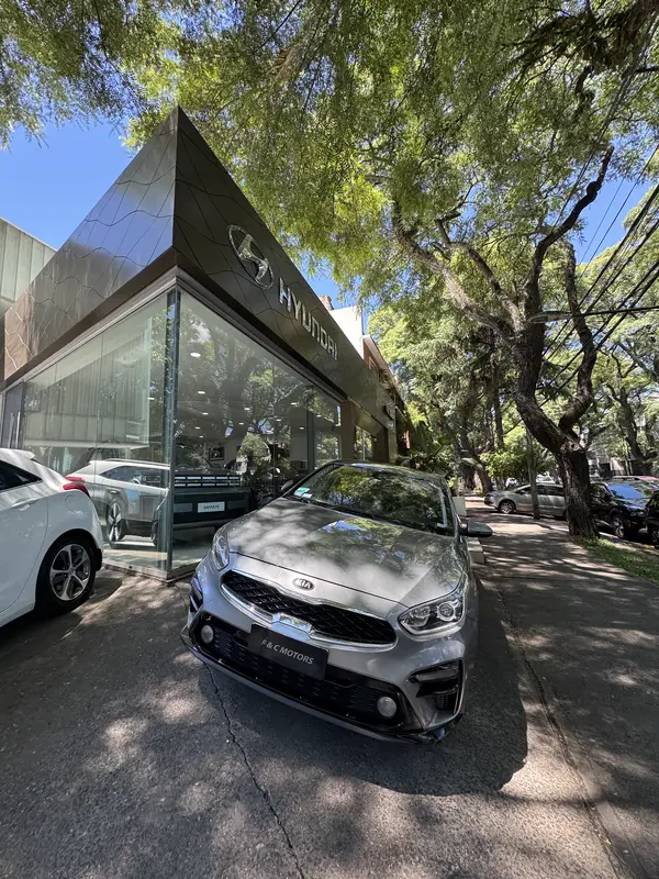 Mira esta publicación de KIA Cerato 2021 en Motordil