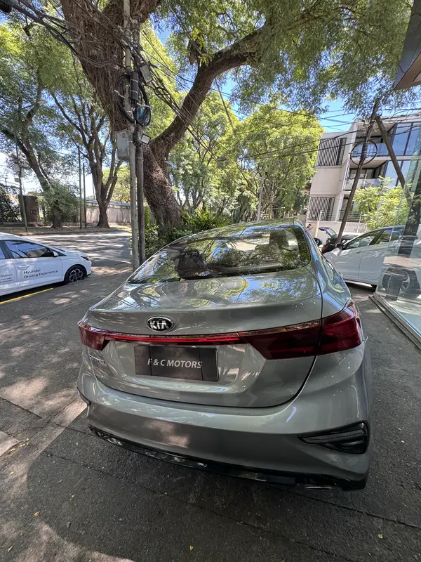 Mira esta publicación de KIA Cerato 2021 en Motordil