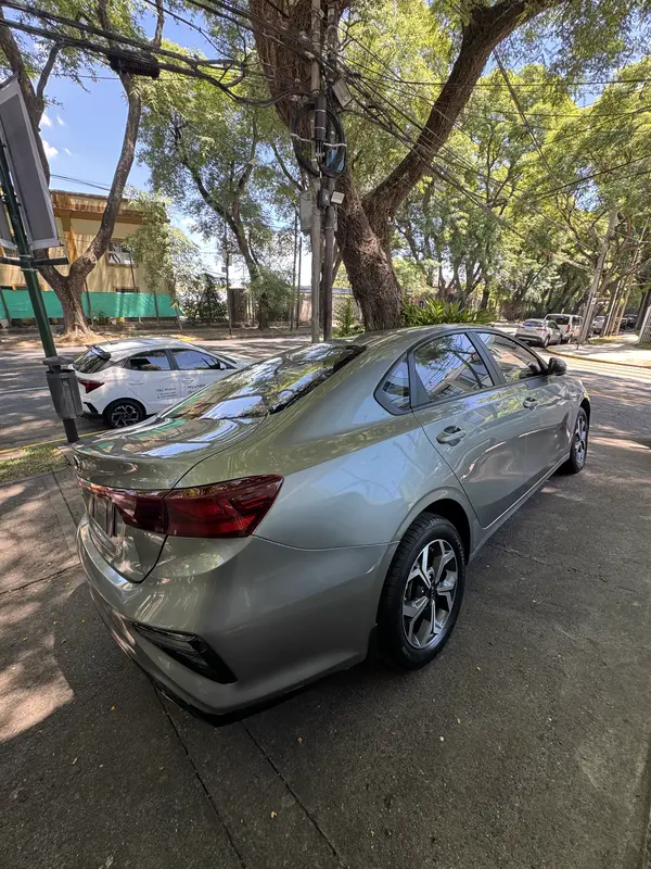 Mira esta publicación de KIA Cerato 2021 en Motordil