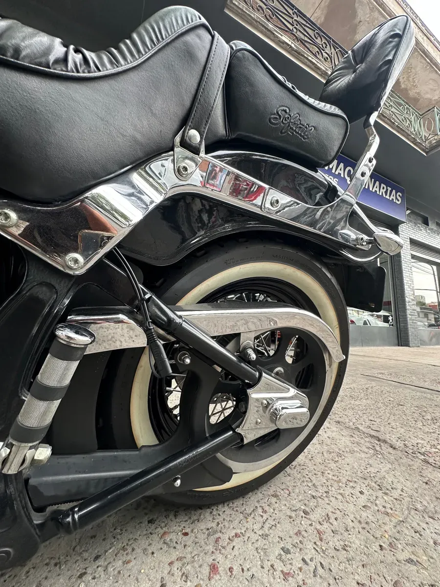 Mirá esta publicación de Harley Davidson FLS Softail Slim Black