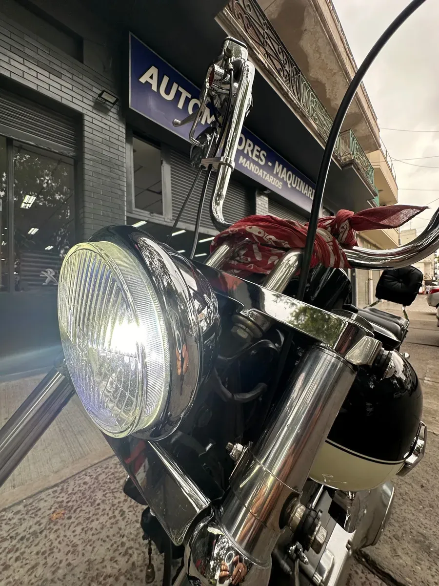 Mirá esta publicación de Harley Davidson FLS Softail Slim Black