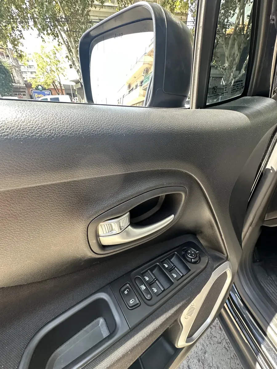 Mira esta publicación de Jeep Renegade 2020 en Motordil