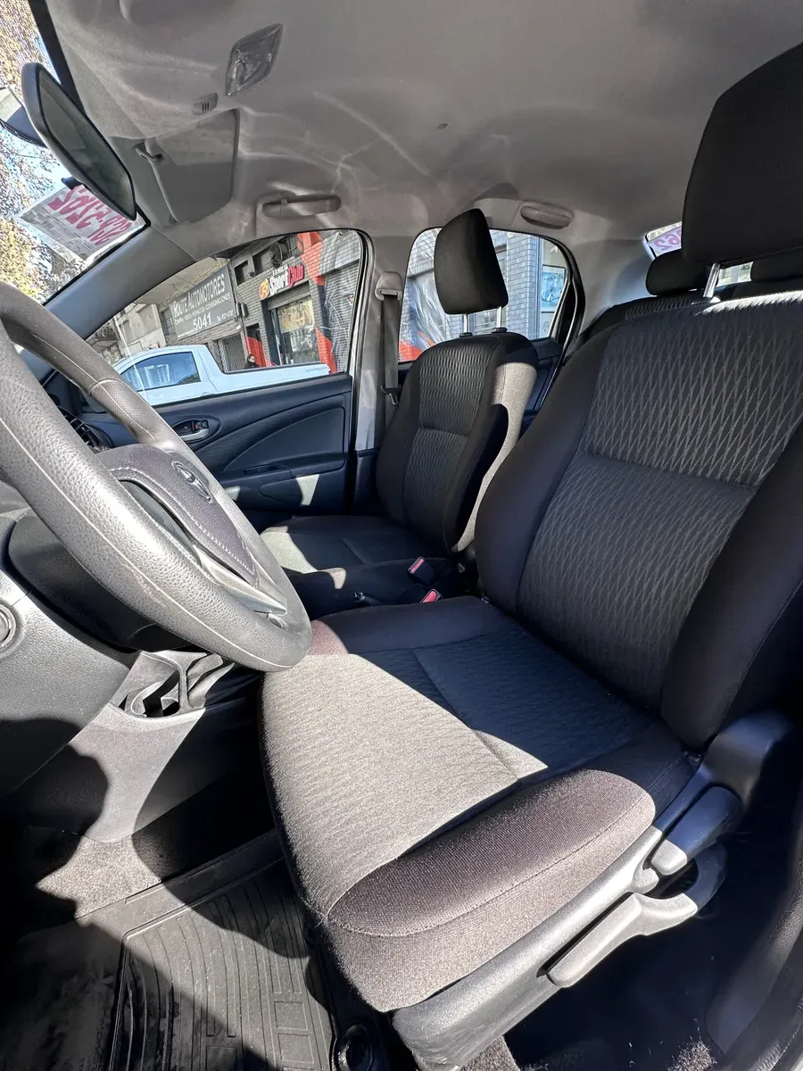 Mira esta publicación de Toyota Etios 2023 en Motordil