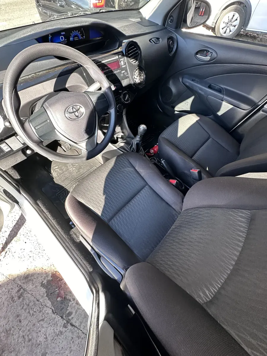 Mira esta publicación de Toyota Etios 2023 en Motordil