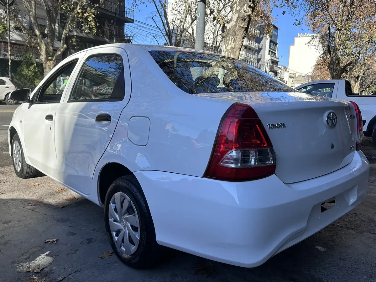 Mira esta publicación de Toyota Etios 2023 en Motordil