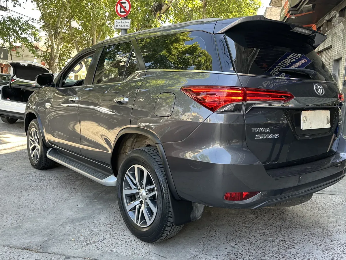 Mira esta publicación de Toyota SW4 2019 en Motordil