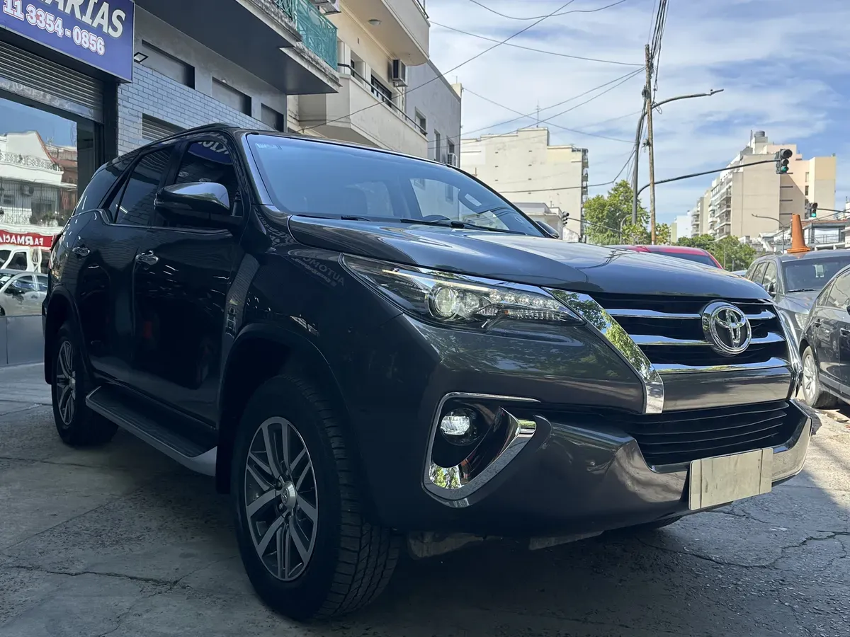 Mira esta publicación de Toyota SW4 2019 en Motordil