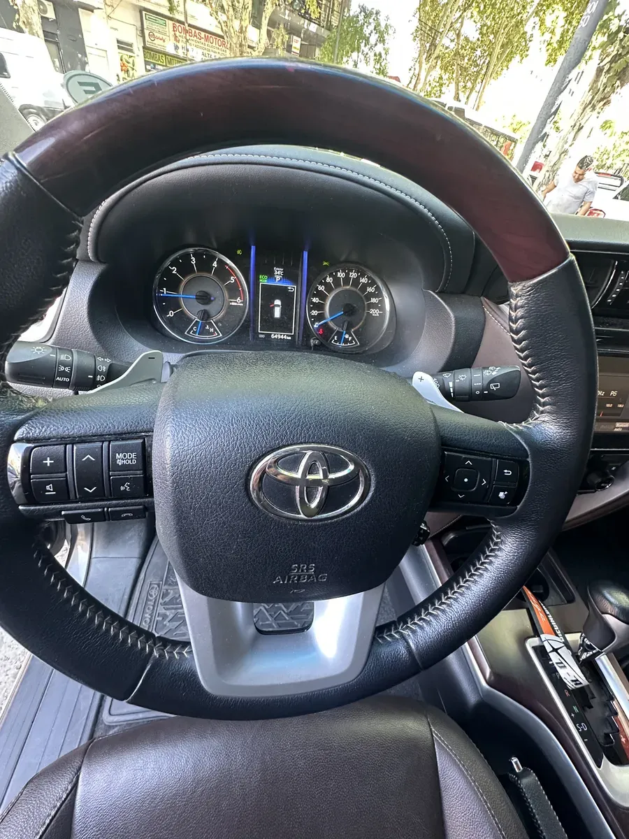 Mira esta publicación de Toyota SW4 2019 en Motordil