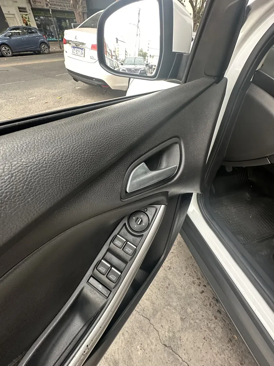 Mira esta publicación de Ford Focus 2014 en Motordil