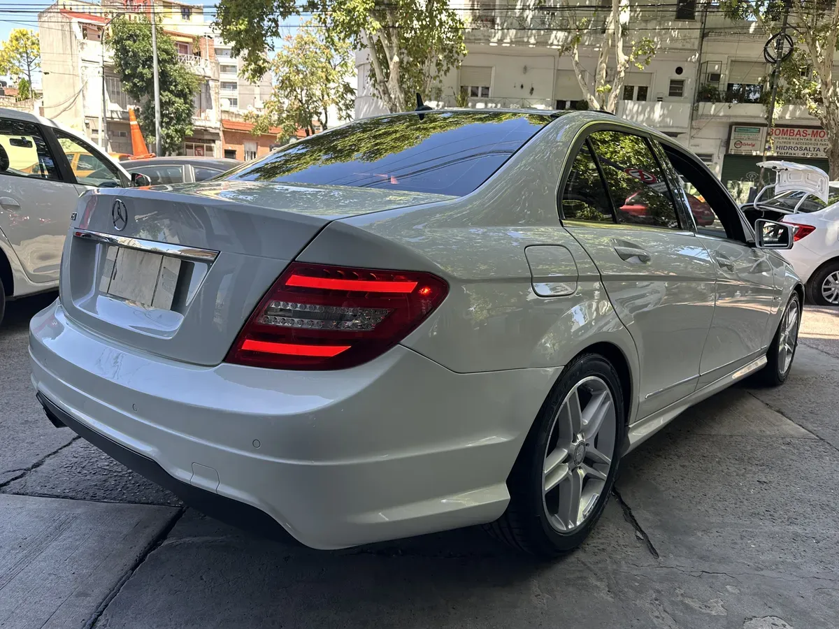 Mira esta publicación de Mercedes Benz Clase C 2012 en Motordil