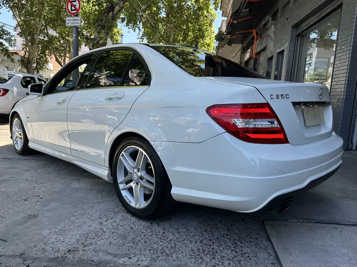 Mira esta publicación de Mercedes Benz Clase C 2012 en Motordil