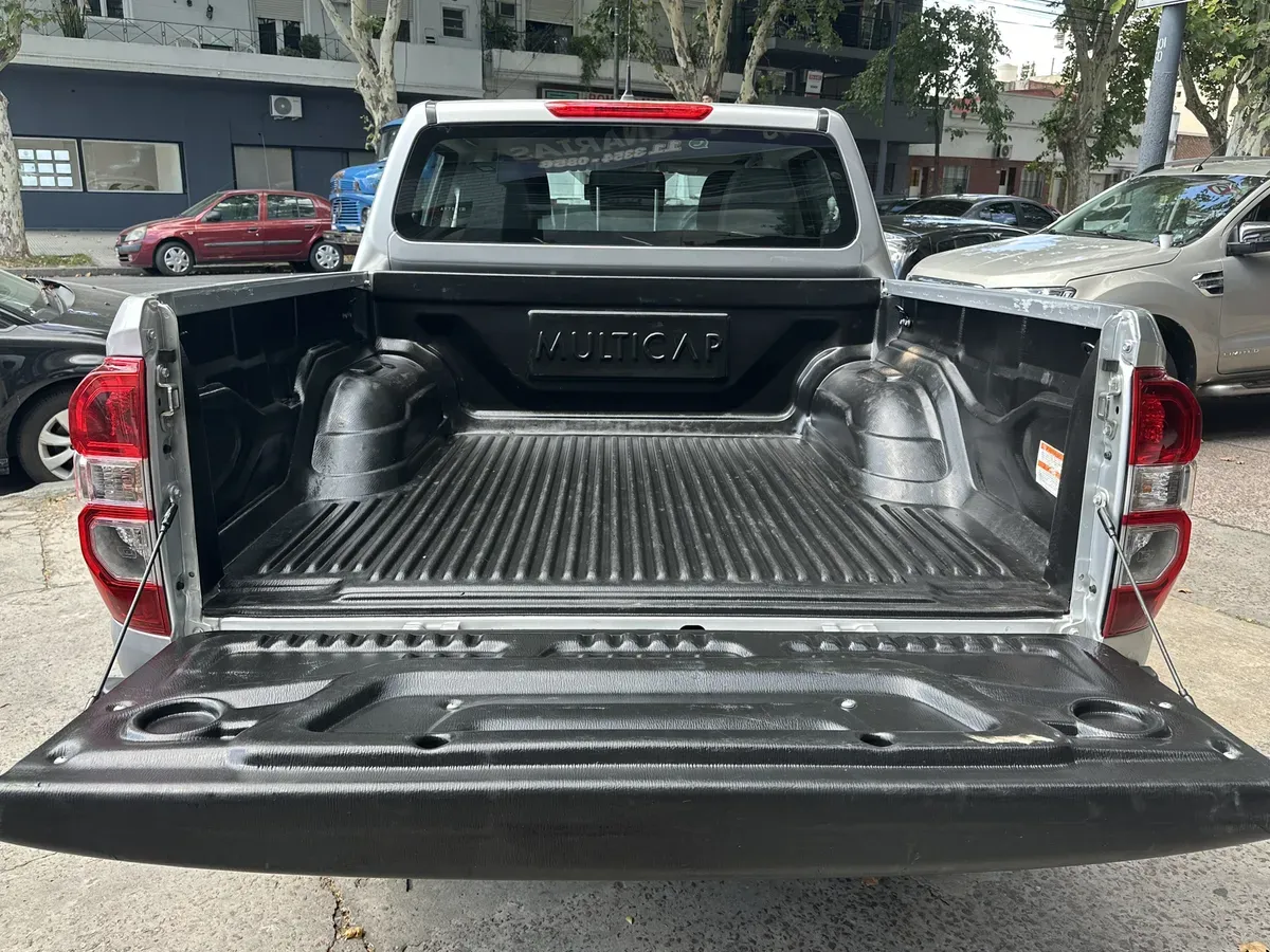 Mira esta publicación de Renault Alaskan 2023 en Motordil