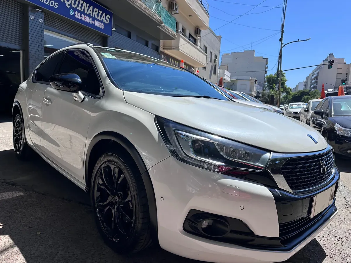 Mira esta publicación de Ds Automobiles DS4 2016 en Motordil