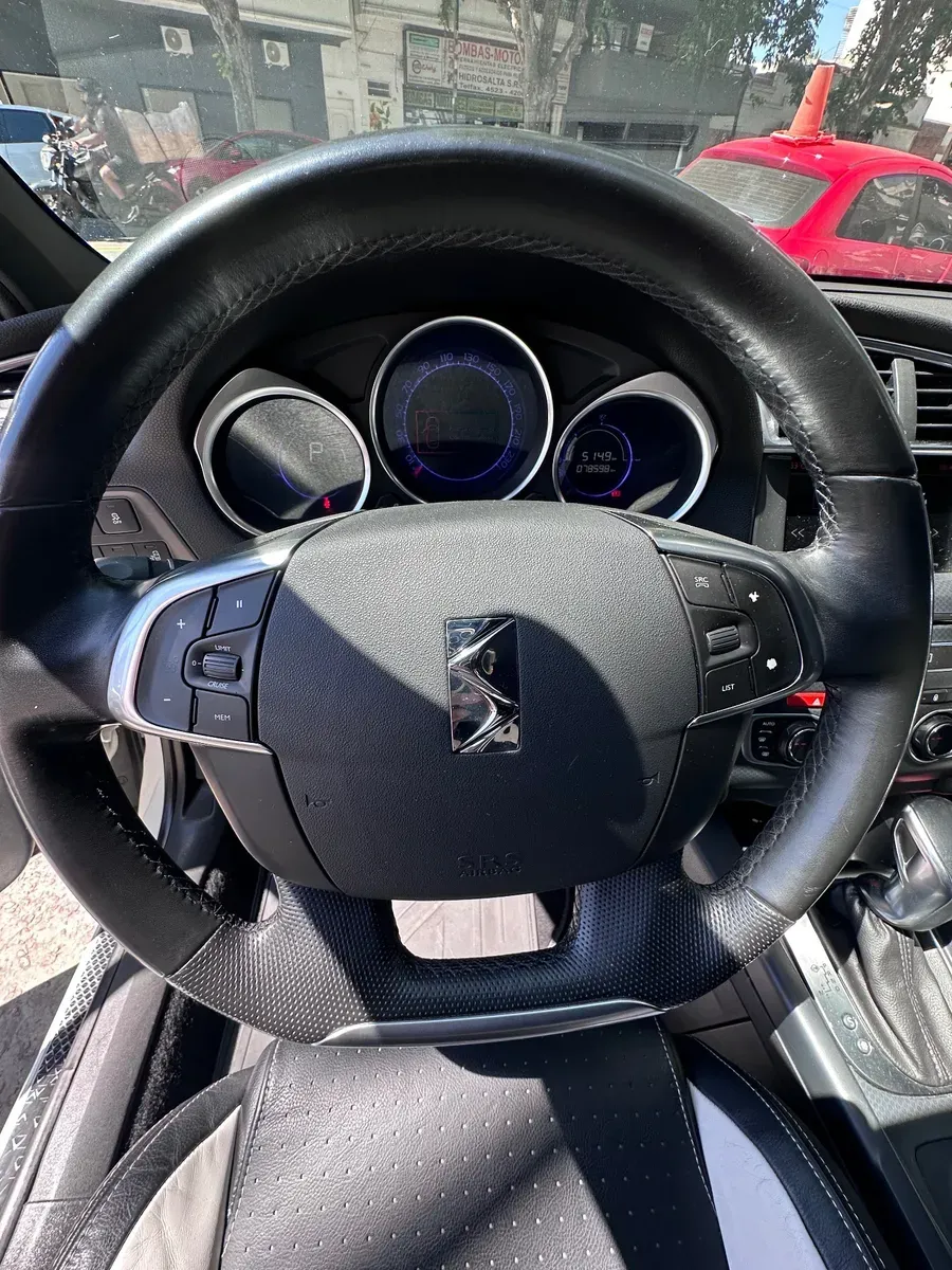 Mira esta publicación de Ds Automobiles DS4 2016 en Motordil