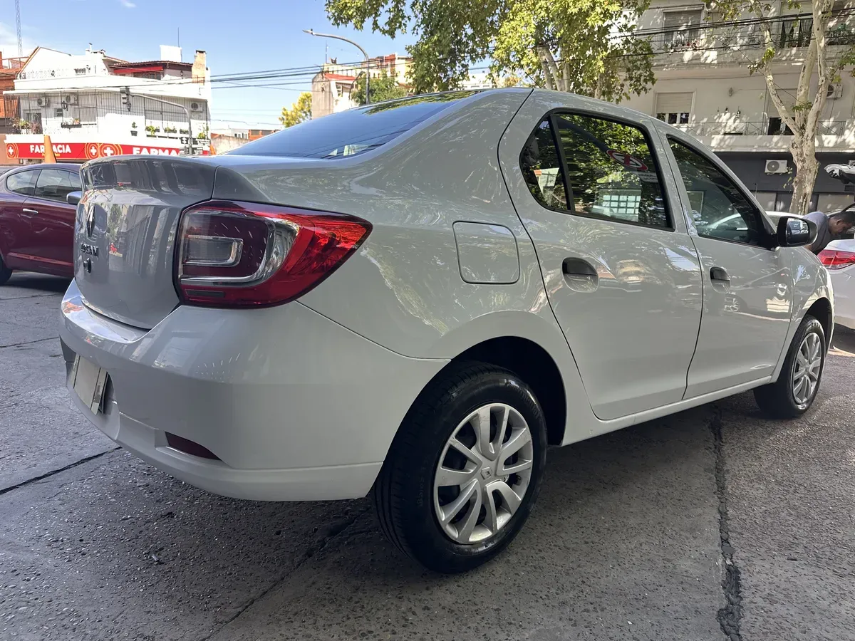 Mira esta publicación de Renault Logan 2023 en Motordil