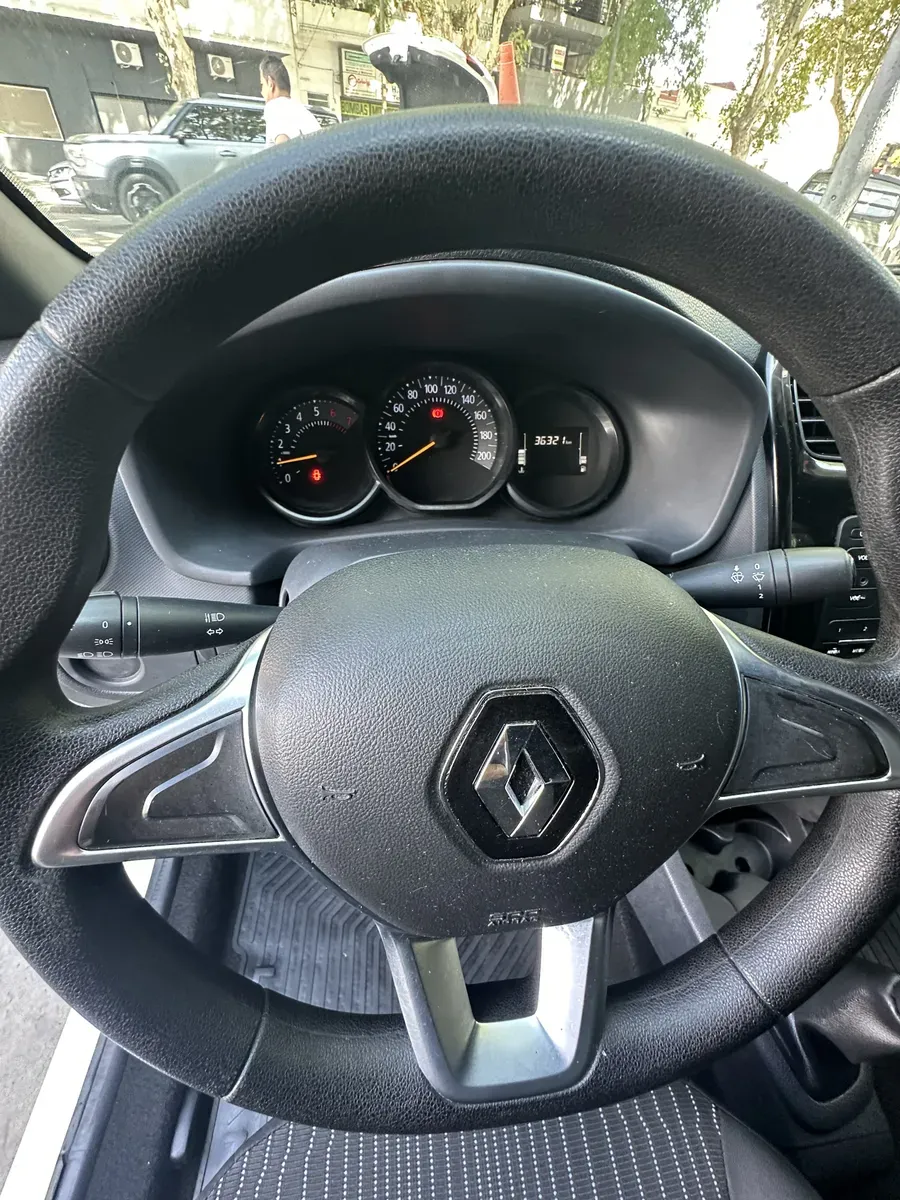 Mira esta publicación de Renault Logan 2023 en Motordil