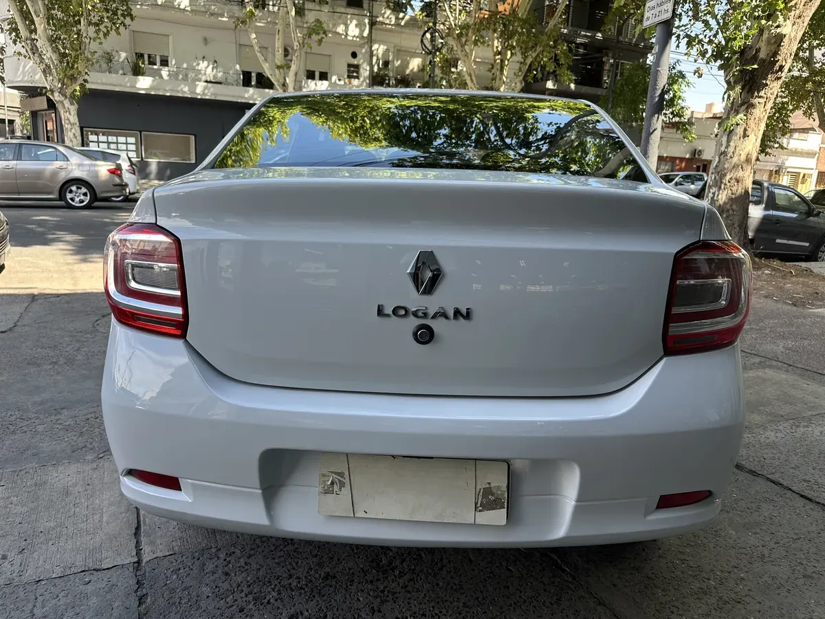 Mira esta publicación de Renault Logan 2023 en Motordil