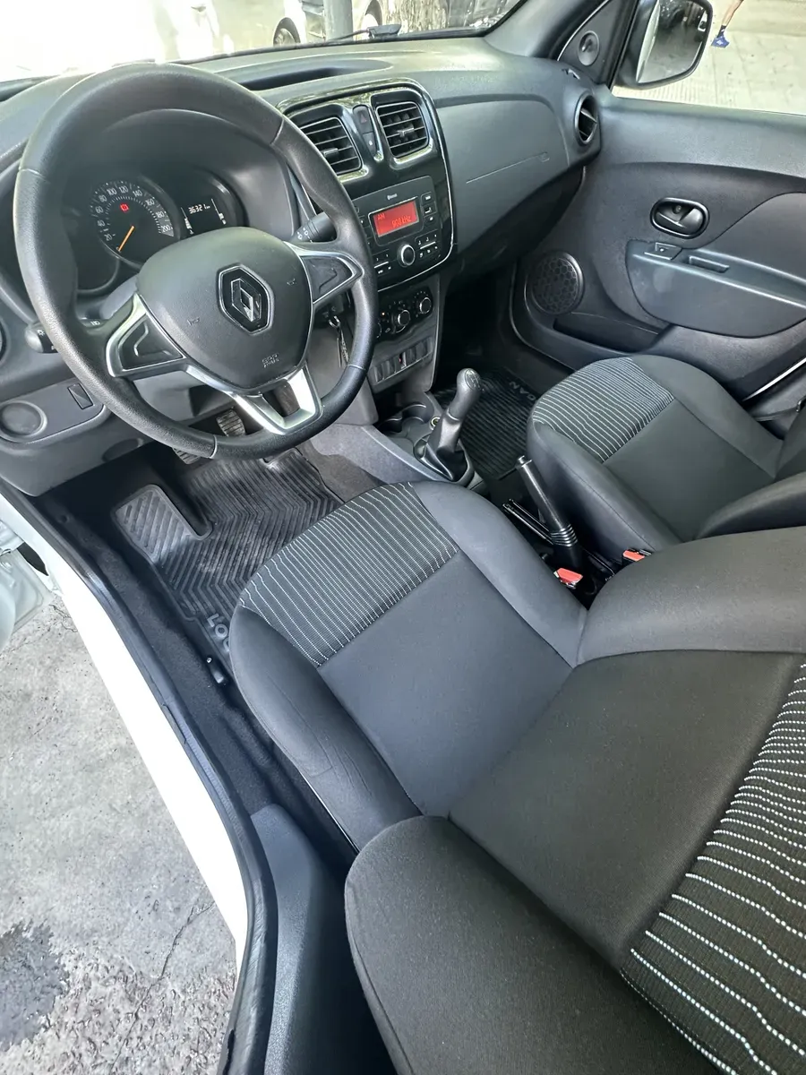 Mira esta publicación de Renault Logan 2023 en Motordil