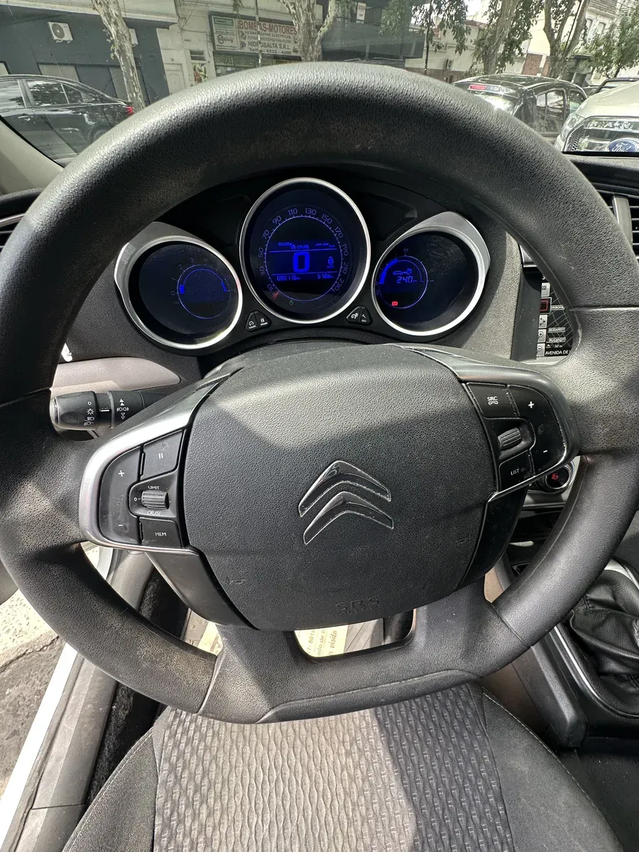 Mira esta publicación de Citroen C 4 Lounge 2018 en Motordil