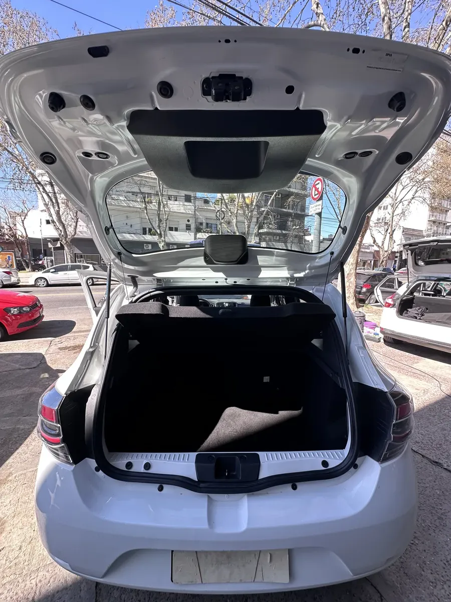 Mira esta publicación de Renault Sandero 2023 en Motordil